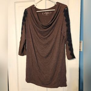 Soma size medium 3/4 length lace sleeve.